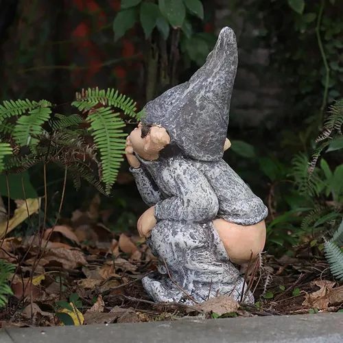 Vista 2 de Pooping - Estatua de gnomo de jardín, estatua traviesa y divertida para exteriores, figuras de jardín de elfos, decoración de césped, esculturas