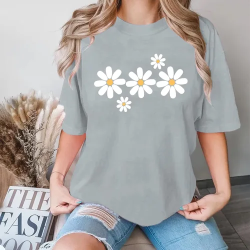 Vista 2 de Faktuzi - Camisas de margaritas para mujer, camisetas de gran tamaño, camisetas gráficas de flores, camisetas vintage con estampado floral y cuello
