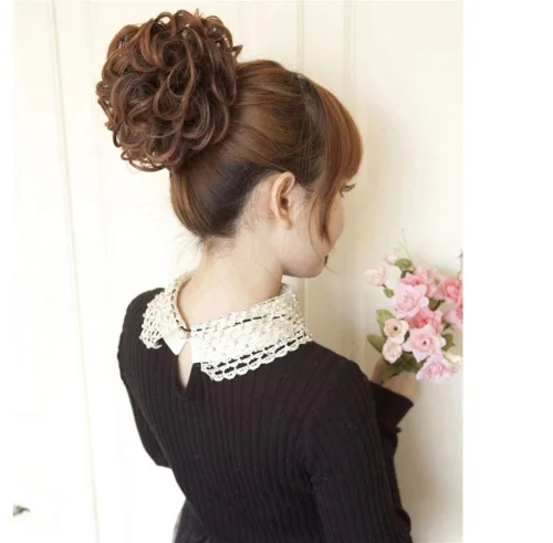 Vista 5 de Extensiones de moño sintético rizado y desordenado para mujer, color marrón y negro