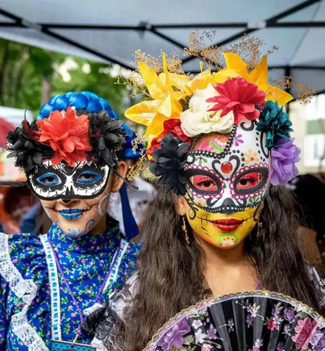 Vista 2 de Máscara mexicana del día de los muertos, calavera de azúcar, máscara para mujer