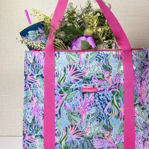 Vista 4 de Lilly Pulitzer Bolsa de compras de mercado aislada de gran tamaño reutilizable con interior aislado térmico