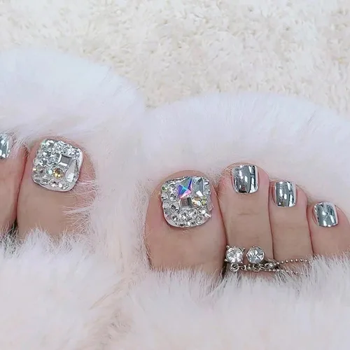 Vista 9 de Uñas postizas acrílicas artificiales negras para los dedos de los pies, ataúd a presión con diseños de flores blancas, uñas postizas reutilizables