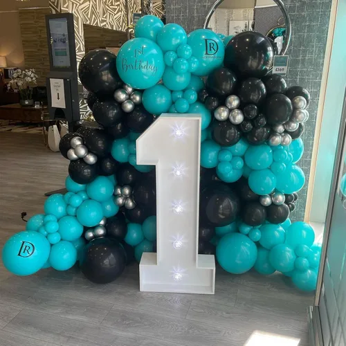 Vista 5 de Kit de arco de globos color verde azulado, globos blancos y negros, lámina de estrella plateada, perfecto para cumpleaños, bodas, baby shower