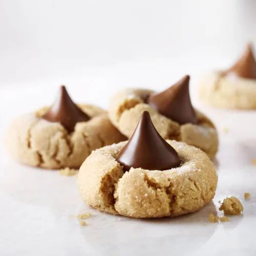 Vista 6 de HERSHEY'S KISSES - Paquete familiar de dulces de chocolate con leche, 15.9 onzas