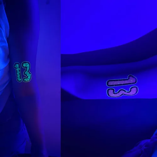 Vista 5 de Calcomanías de tatuaje número 13 que brillan en la oscuridad, paquete de 48 (32 brillantes + 16 regulares), tatuajes temporales impermeables