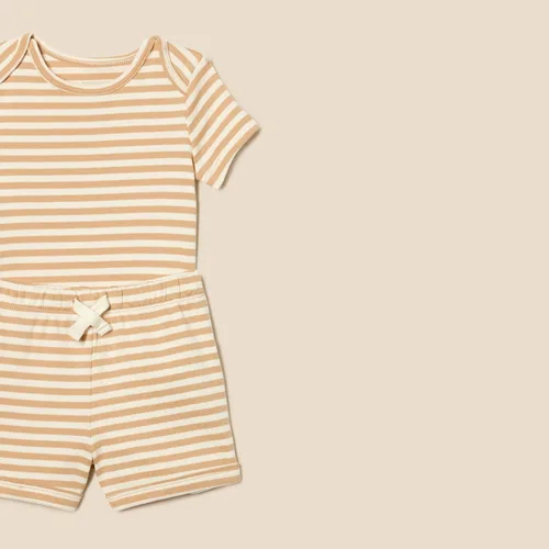 Vista 2 de Tienda Essentials Conjunto de body y pantalón corto unisex para bebés