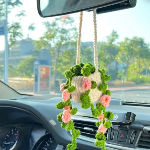 Vista 5 de Surakey Linda planta colgante de ganchillo para automóvil, planta de punto, colgador de espejo de coche, espejo retrovisor interior del automóvil