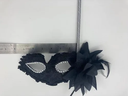 Vista 8 de AZYOUNG Máscaras de mascarada para mujer, con plumas, laterales, pétalos, flores, pétalos, máscara de encaje de mano con palo