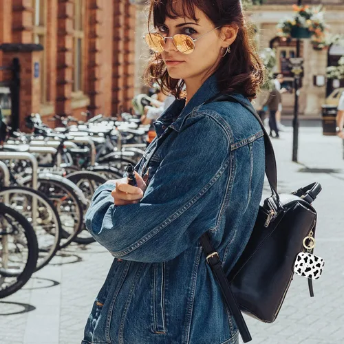 Vista 6 de NIUTRENDZ Linda funda con estampado de vaca para AirPods, diseño IMD duro TPU a prueba de golpes [LED frontal visible] [carga inalámbrica] Funda