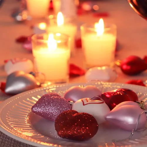 Vista 7 de Decoraciones para el día de San Valentín, decoración de corazón, 36 piezas de adornos de plástico rojo, plateado, rosa, blanco, árbol de Navidad