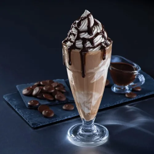 Vista 2 de Ghirardelli - Salsa de chocolate etiqueta negra, 87.3 onzas, una botella