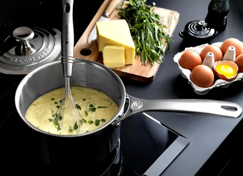 Vista 5 de Le Creuset Cacerola de acero inoxidable de tres capas de 2 cuartos de galón