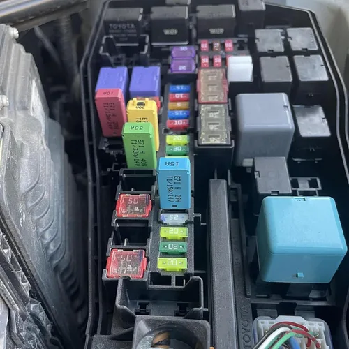 Vista 7 de GLOSO Mini disyuntor ATM E71 0.110 in Disyuntores automáticos de 20 amperios de reinicio automático (T1) - 1 paquete (20A)