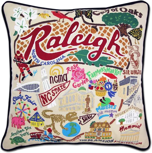 Vista 70 de Catstudio Portland (Oregon) - Almohada decorativa bordada