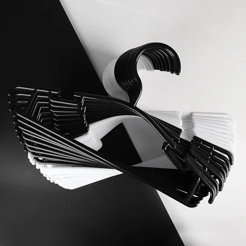 Vista 6 de GoodtoU Perchas de plástico para niños pequeños, perchas para bebé, paquete de 60 perchas para niños, color negro