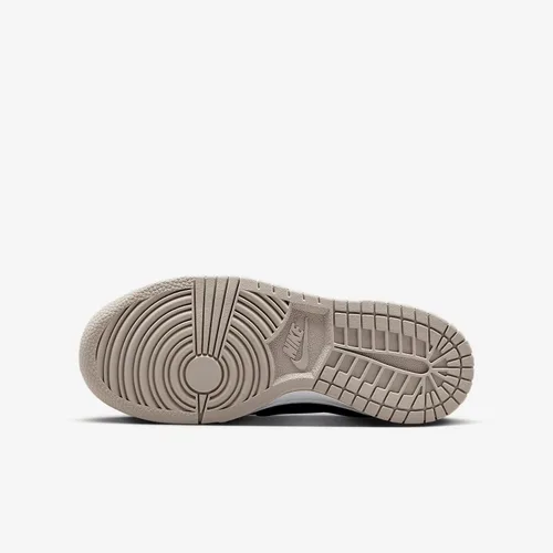 Vista 936 de Nike Kid's Dunk Low Sneaker