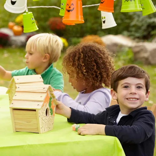 Vista 7 de Kit para construir tu propia pajarera, de Melissa & Doug