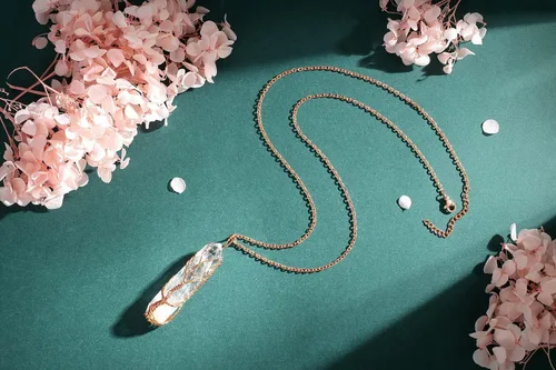 Vista 2 de MAIBAOTA Collar con colgante de cristal para mujer, collar de árbol de la vida, collar de piedras preciosas de cristal curativo de reiki natural