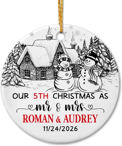 Vista 9 de Adorno de cerámica personalizado para la primera Navidad en nuestro nuevo apartamento, nombres personalizados de Mr Mrs in New Apartamento Christmas