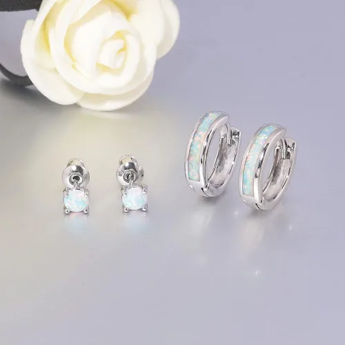 Vista 2 de CiNily Aretes Huggie de ópalo con bisagras, chapados en oro, hipoalergénicos, pequeños aretes de aro para mujeres, adolescentes, niñas, hombres