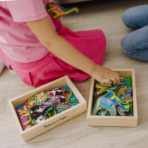 Vista 9 de Melissa & Doug Juego de imanes de madera - Animales y dinosaurios con 40 imanes de madera