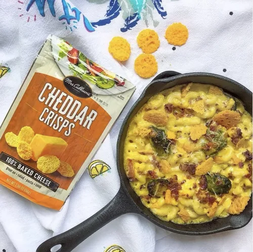 Vista 5 de Mrs. Cubbison's Cheese Crisps - Queso real, apto para dieta cetogénica, ideal para aperitivos y ensaladas, sabor cheddar, 1.98 onzas (paquete de 9)