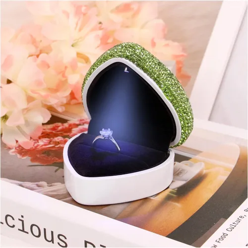 Vista 2 de Naimo Caja de anillo con forma de corazón de diamantes de imitación con luz LED, soporte de terciopelo para aretes, monedas, caja de joyería