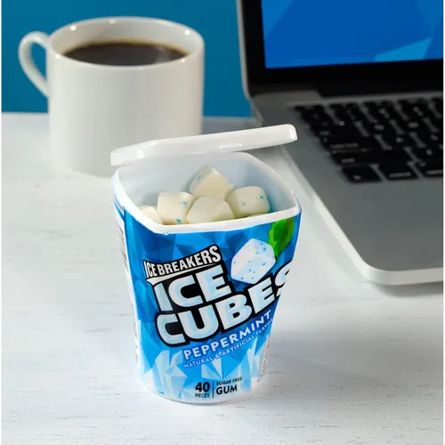 Vista 4 de ICE BREAKERS Ice Cubes - Botella de goma de mascar sin azúcar, 3.24 oz (40 piezas)