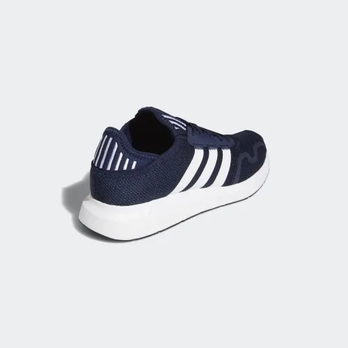 Vista 8 de adidas Tenis Swift Essential para hombre