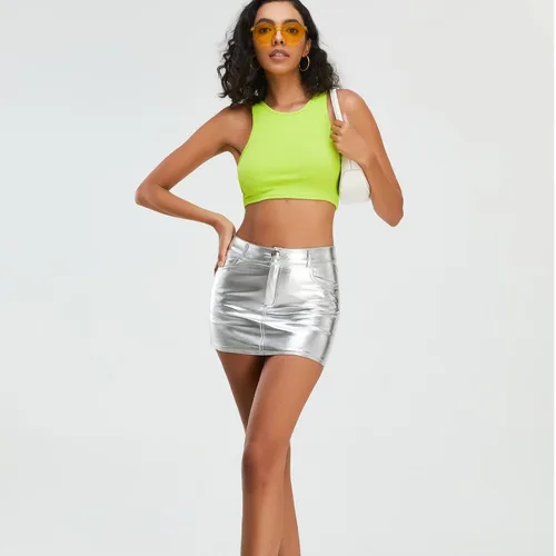 Vista 5 de Kisidoo Faldas metálicas brillantes Y2K de cintura baja brillante Rave Bodycon Mini faldas cargo con bolsillo