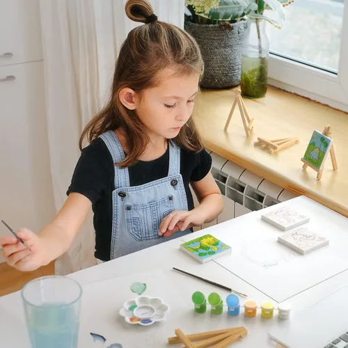 Vista 7 de ARTEZA Kids Kit de pintura de dinosaurios, 4 lienzos de 3 x 3 pulgadas, 4 caballetes, 12 pinturas acrílicas, 2 pinceles de pintura, 1 paleta