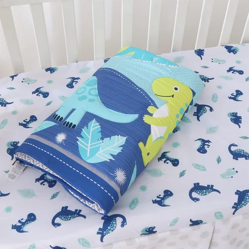 Vista 9 de Juego de ropa de cama para cuna de dinosaurio para niños, color azul, juego de ropa de cama de 3 piezas de alta calidad, juego de cuna de guardería