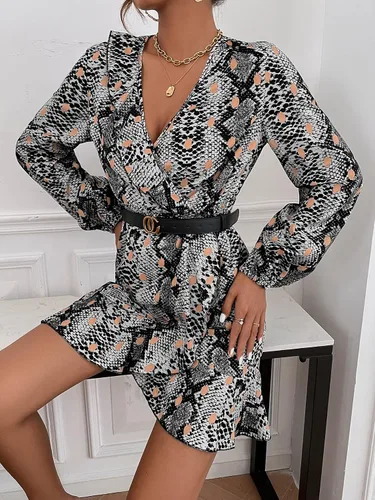 Vista 4 de WDIRARA Vestido corto de manga larga de piel de serpiente para mujer