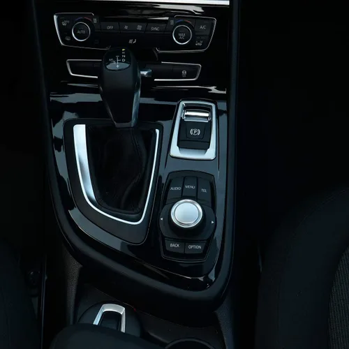Vista 5 de YIWANG Cubierta de decoración de perilla multimedia ABS estilo fibra de carbono para BMW 1 2 3 4 Series F20 F46 F30 F32 F33 2013-2020 (plata)