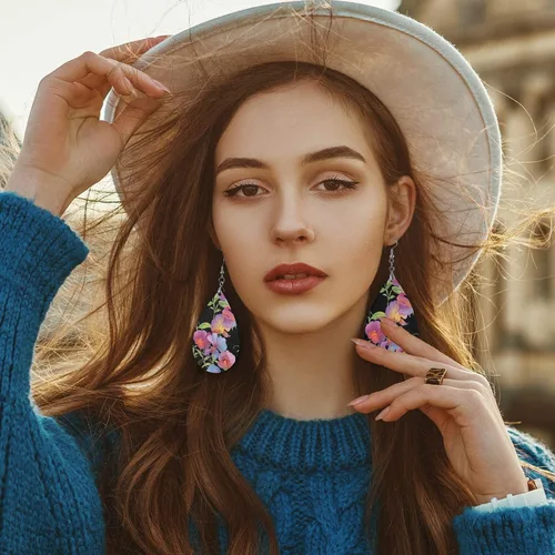 Vista 6 de ALAZA Divertidos aretes colgantes para mujer, estilo hoja