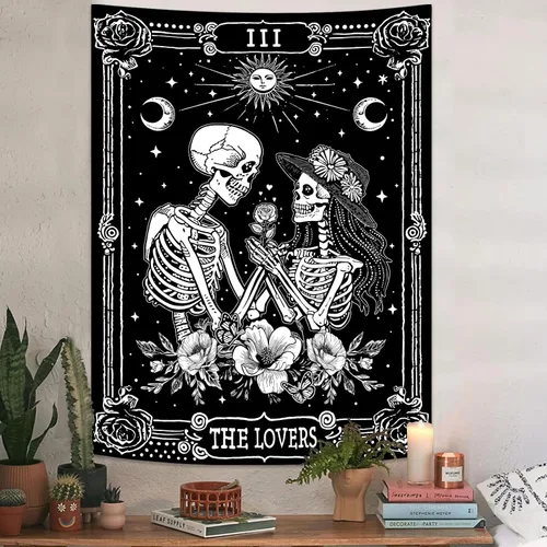 Vista 2 de Kanuyee Tapiz de Esqueleto de los Amantes Tapiz Gótico para Dormitorio Tapices de Cartas del Tarot Góticas para Colgar en la Pared Decoración El