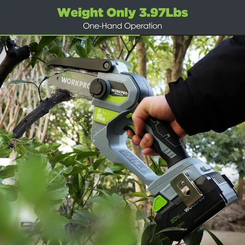 Vista 4 de WORKPRO Mini motosierra, motosierra compacta sin escobillas de 6.3 pulgadas con batería de 4.0 Ah, sierra de madera portátil de 20 V con una sola