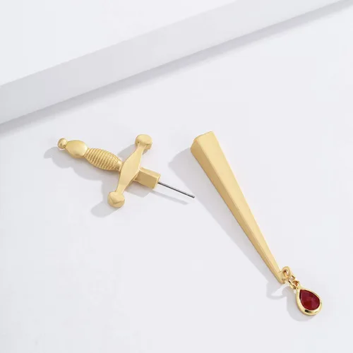 Vista 3 de Pendientes largos de espada gótica con forma de gota de sangre, pendientes vintage de espada de daga para mujeres y hombres de fantasía para fiestas