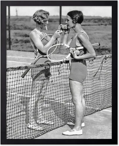 Vista 63 de Poster Master Póster Vintage Fotografiado - Impresión Deportiva Retro - Regalo para Artista, Amigo - Niñas Fumando, Cancha de Tenis, Pausa