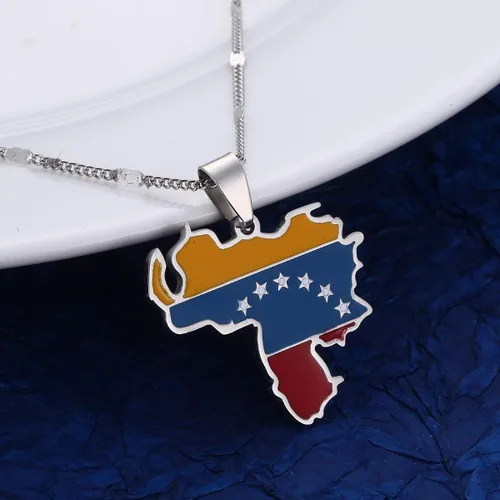 Vista 2 de Collar con colgante de la bandera de Venezuela, de acero inoxidable, joyería venezolana