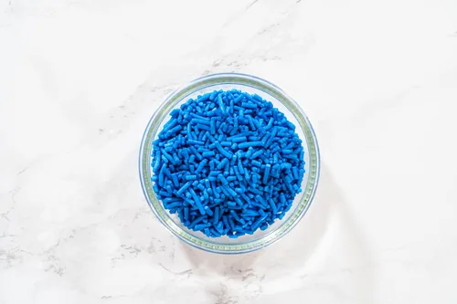 Vista 3 de Bakerpan Blue Jimmies Sprinkles - Gránulos Azules de 6 Onzas para Decoración de Pasteles - Gránulos Comestibles para Cupcakes, Helado, Decoraciones