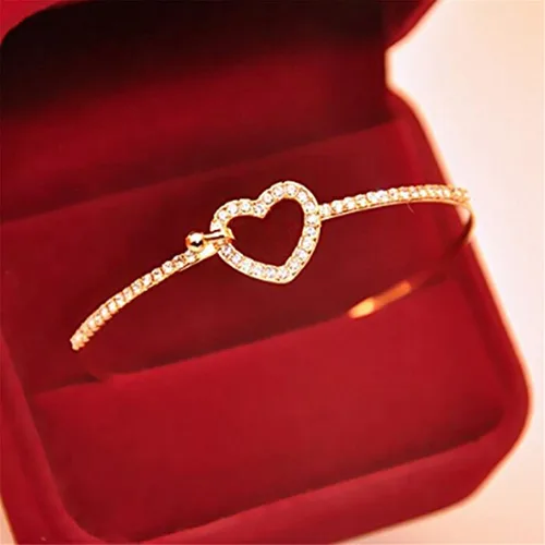 Vista 3 de JUNYY Delicada pulsera con dije de corazón hueco de diamantes de imitación para mujeres y niñas, pulsera de fiesta de cumpleaños (dorado)