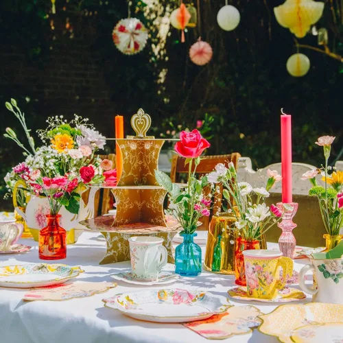 Vista 5 de Talking Tables Platos de papel florales vintage para fiesta de té, grandes, realmente deliciosos, también ideales para fiestas de cumpleaños, baby