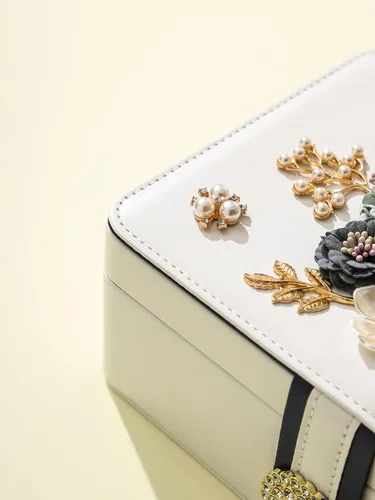 Vista 9 de AOSIFIEL Joyero y organizador para mujeres, adolescentes, niños, aretes, joyero con colgador de collar, caja de joyería de pie de piel sintética