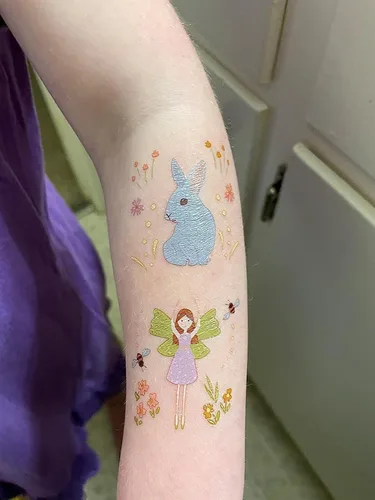 Vista 4 de Cheerland 108 tatuajes de hadas temporales para decoraciones de fiesta de hadas, regalos de fiesta de bosque, jardín de bosque encantado