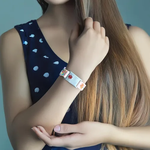 Vista 5 de LinnaLove Pulseras de identificación de alerta médica de dibujos animados, regalo de padres para hijo, hija, hermano, hermana