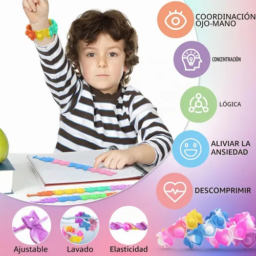 Vista 4 de AYGXU 30 regalos para el día de San Valentín. Tarjetas de San Valentín para el aula y la escuela. Pulseras POP de corazón. Tarjetas de intercambio