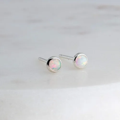 Vista 90 de Aretes pequeños de plata de ley para cartílago, tragus, hélix, múltiples piercings hipoalergénicos, piedra natal para mujer, juego de bisel