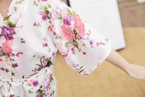 Vista 4 de Cherry Blossoms - Bata tipo kimono floral de seda para fiesta nupcial para niñas