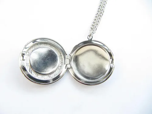 Vista 6 de Collar con medallón de gato y luna dije de luna y gato medallón de gato regalo para amantes de los gatos medallón de luna gato sentado en la luna